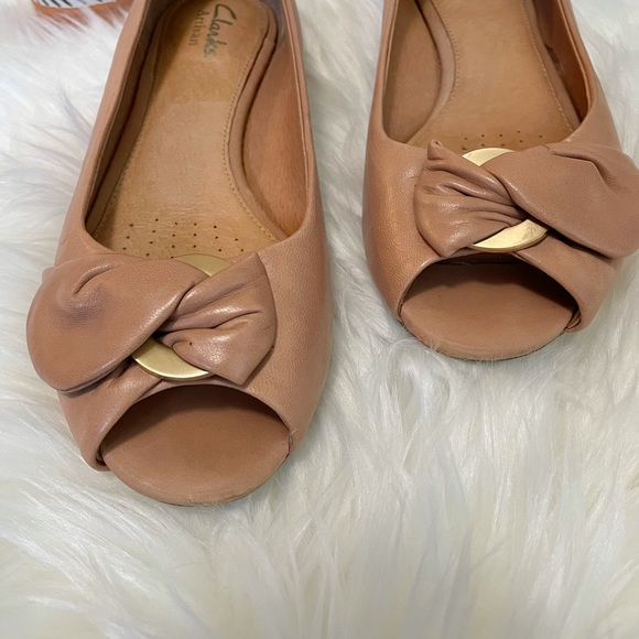 Clarks Artisan Demure Flare Flats - Picture 4 of 13